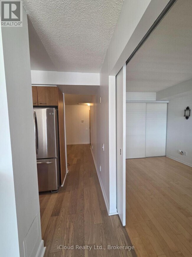 Photo - 1040 The Queensway Unité 713