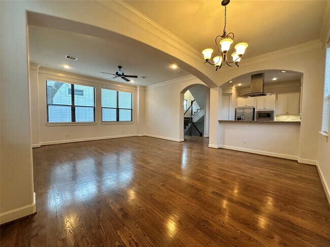 Photo - 615 W 27th St