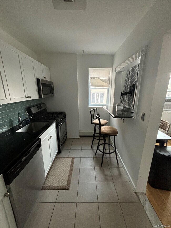 251-255 W Broadway Unidad 203
