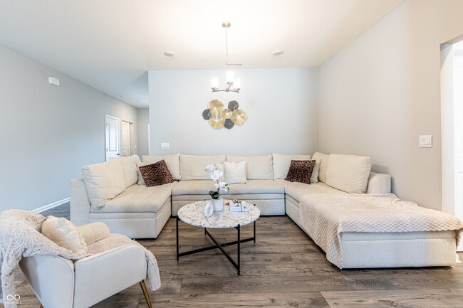 Photo - 354 Limerick Ln