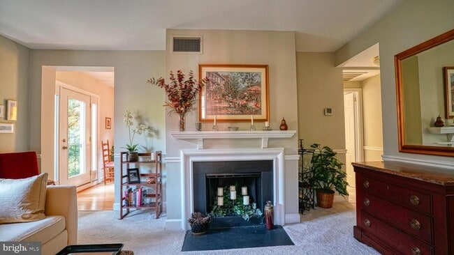 Building Photo - 1107 N Pitt St Unit 2A