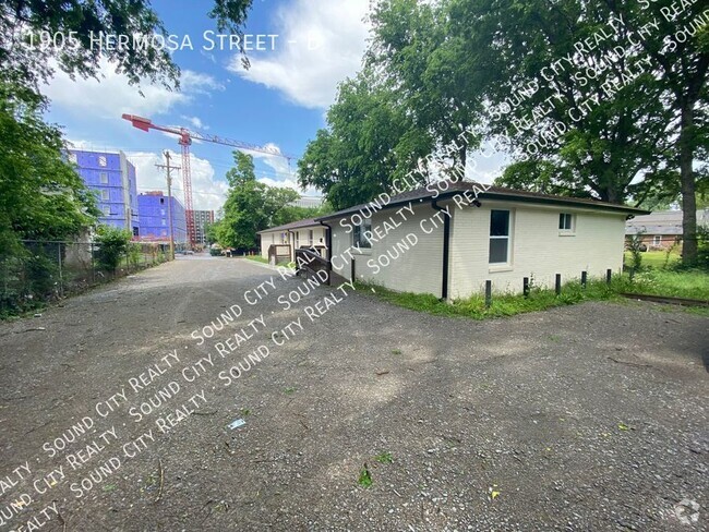 Building Photo - 2BR walk to Meharry Medical College or Fis... Unit B Rental