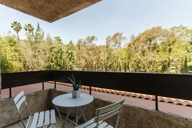 Photo - 2700 Cahuenga Blvd