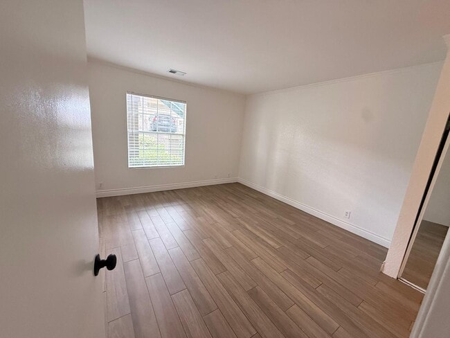 Photo - 10888 Aderman Ave