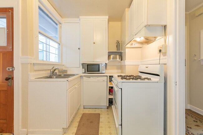 Photo - 3434 California St Unit #2