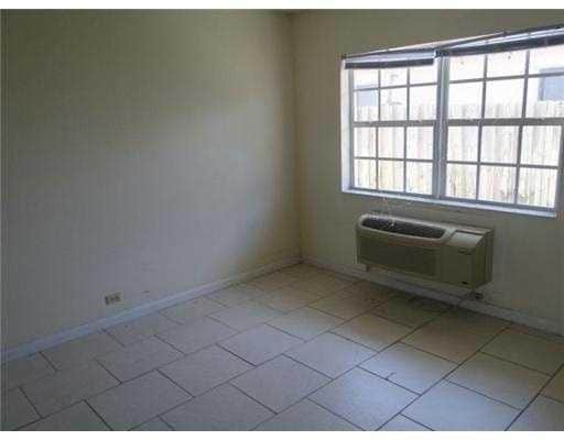 Photo - 724 Truman St