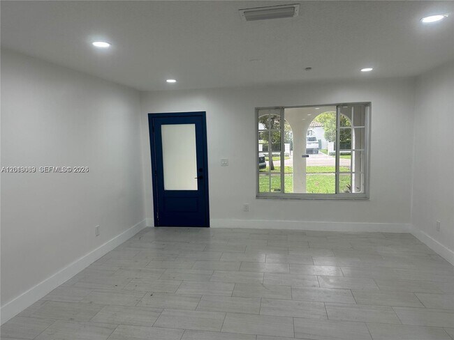 Photo - 517 Navarre Ave