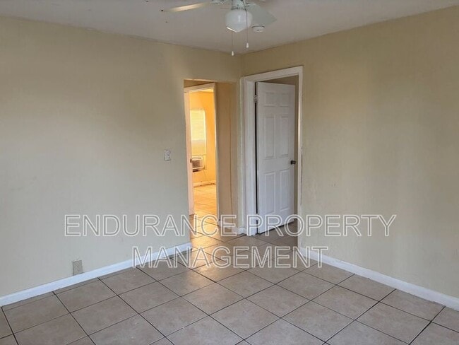 Photo - 1125 W 28th St Unidad C BACK DUPLEX Apt #1 FRONT