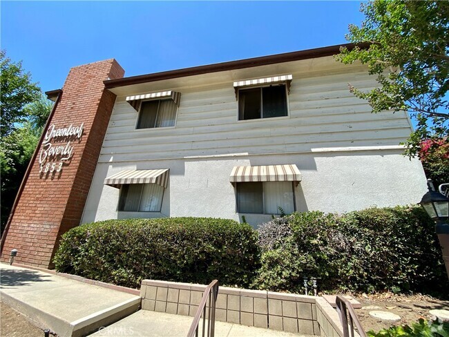 Building Photo - 5853 Greenleaf Ave Rental