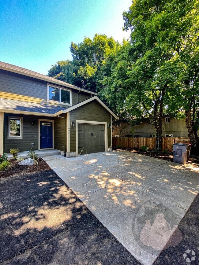 Building Photo - Willamina Duplex Unit B Rental