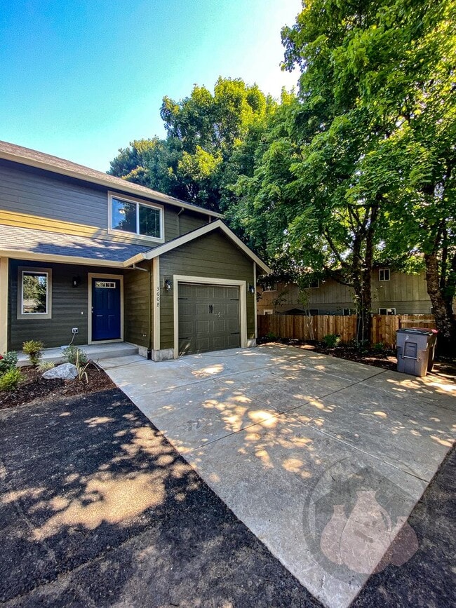 Building Photo - Willamina Duplex Unit B Rental