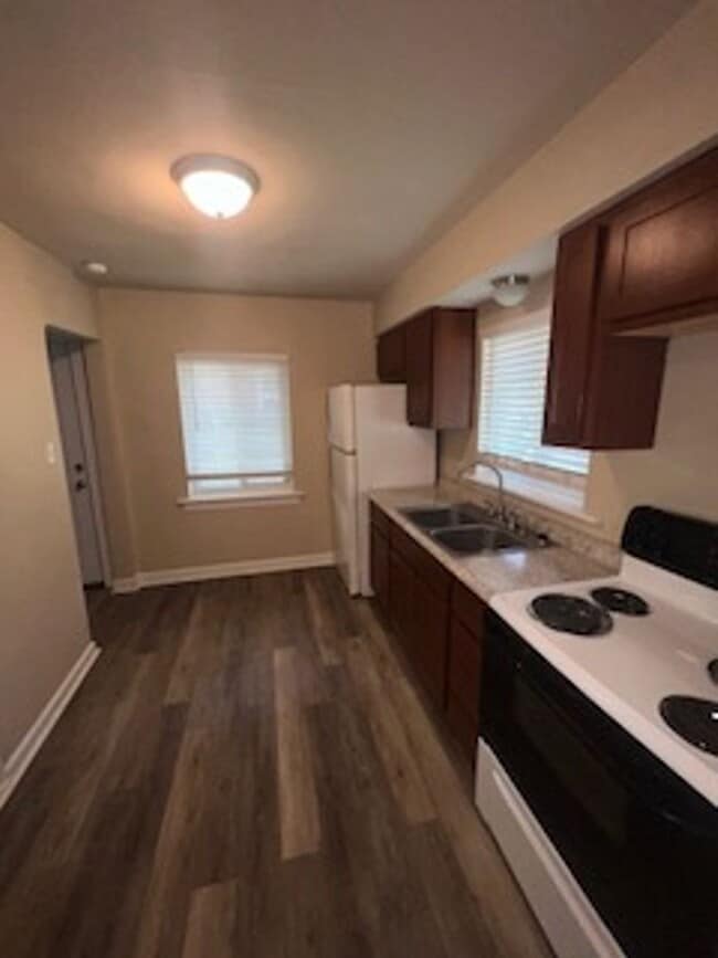 1500 S. Harlan Ave. #B Evansville, IN 47714 - 1500 S. Harlan Ave. #B Evansville, IN 47714 Apartment Unit A