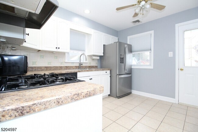 Photo - 629 Ashwood Ave