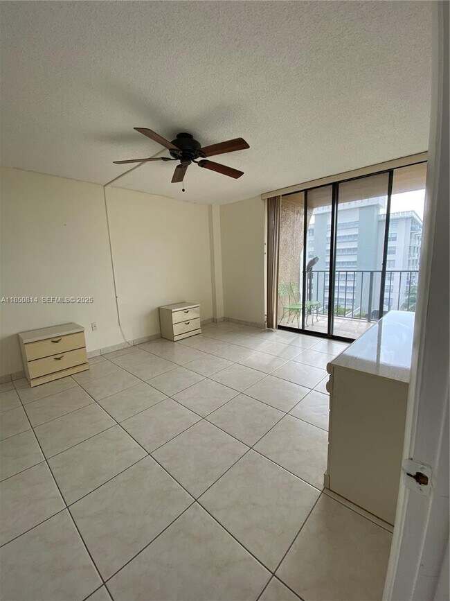 Photo - 16751 NE 9th Ave Unidad 612