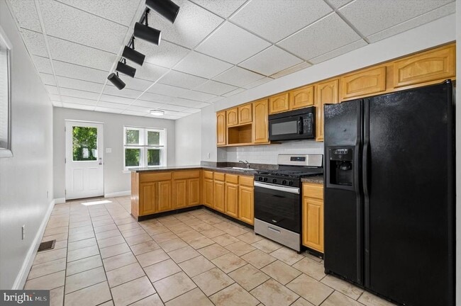 Photo - 431 Iroquois St