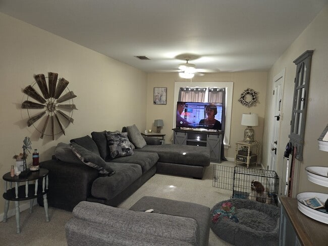 Building Photo - 316 E 7th St