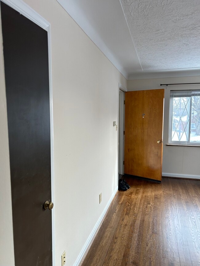 Building Photo - 625 South Ft. Thomas Ave Unit 2 West