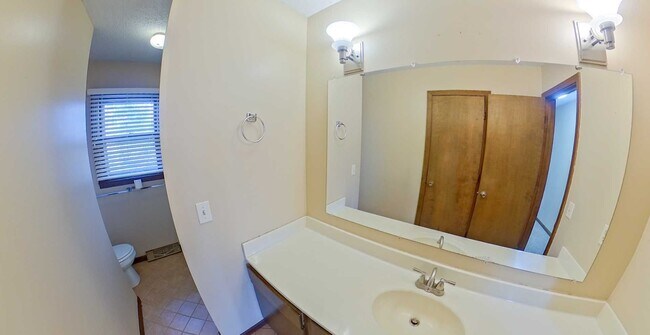 Photo - 3D Tour Available - HUGE Fenced In Yard + ...