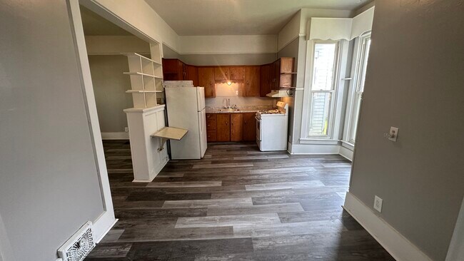 Kitchen - 712 Poplar St Unit 1