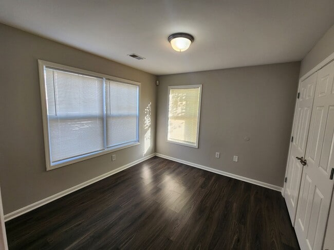 Photo - Beautiful 2 bedroom 2 full bath condo clos... Unit 1