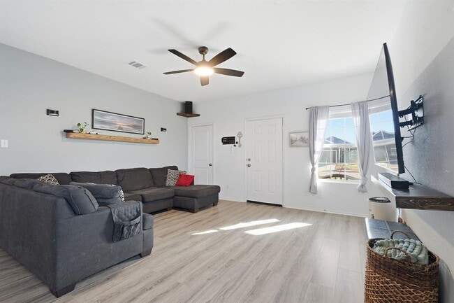 Photo - 1106 Cattail Ln