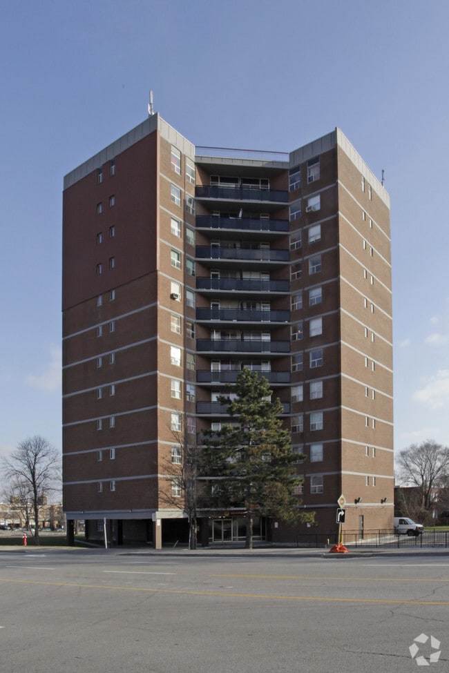 Building Photo - 3122 Hurontario St