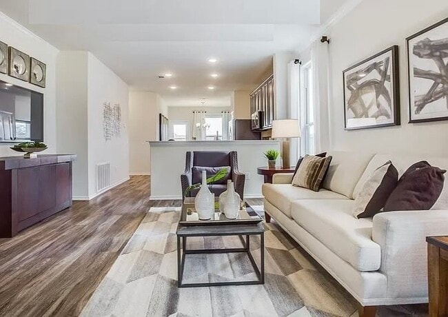 Building Photo - 10473 Pineland Dr