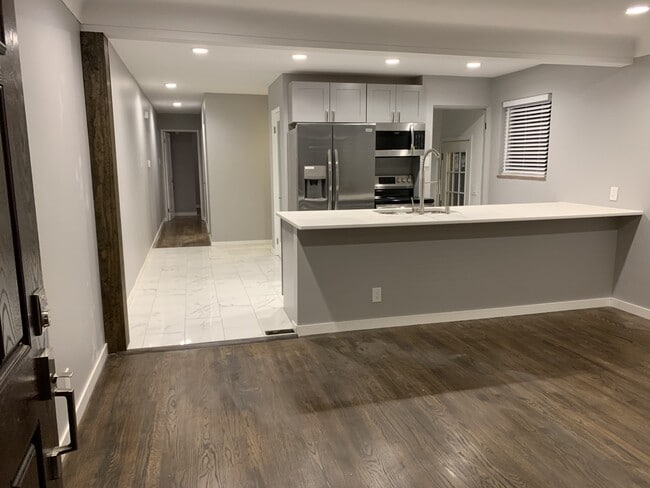 Building Photo - 3133 Alfred Ave Unit 3133