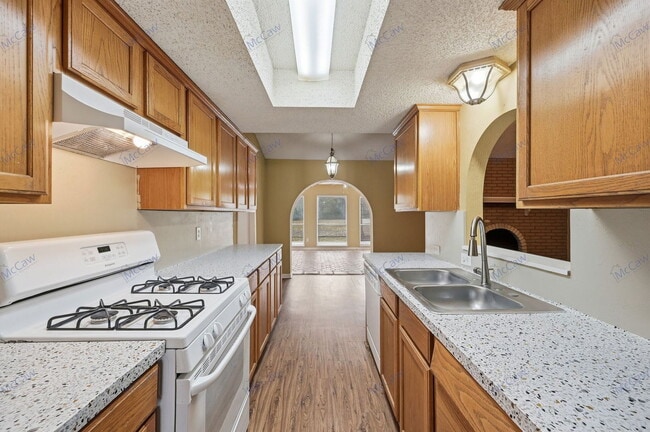 Photo - 207 Evelyn St