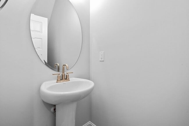 Photo - Sign a 13-month lease and receive 1 month ...