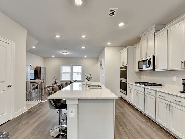 Photo - 2756 Devon Vale St