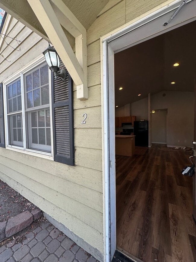 Photo - 245 NW Tumalo Ave Unit B