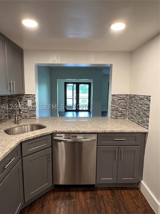 6655 Racquet Club Dr