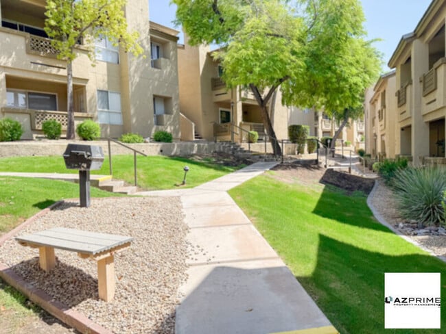 Building Photo - Nestled at the Base of Phoenixs Scenic Hil... Rental