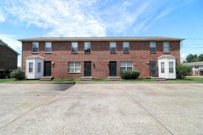 Building Photo - 2000 Tynewood Dr