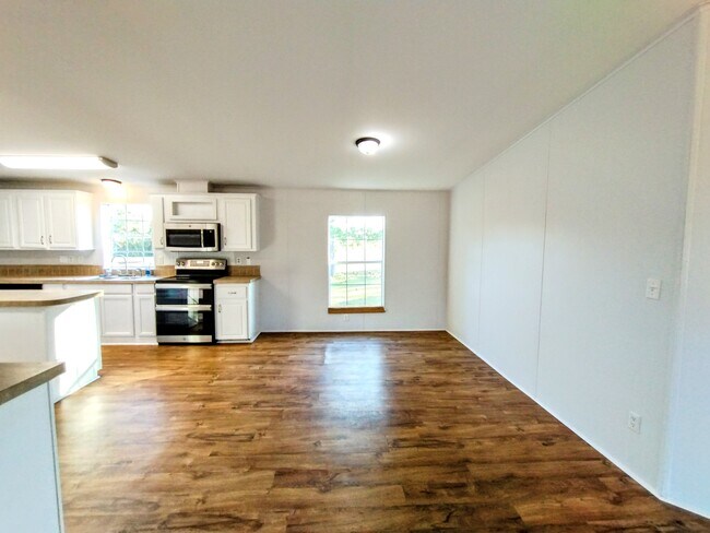 Photo - 299 Cayenne St