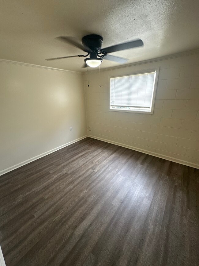 Photo - 4537 Saunders Dr