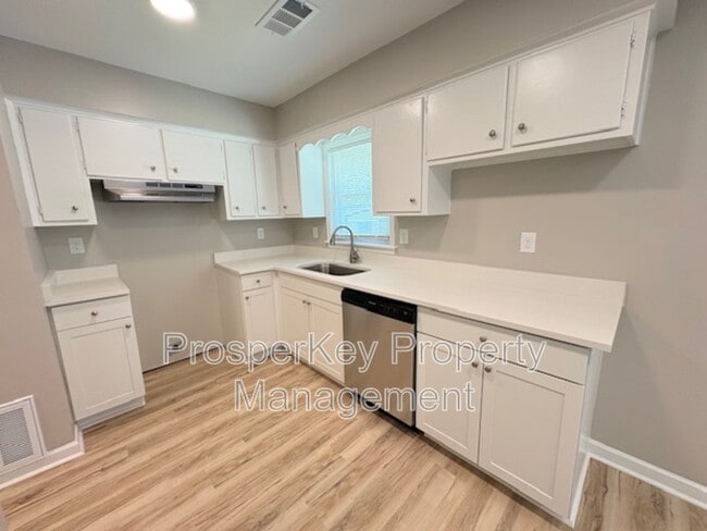 Photo - 5613 Pollman St