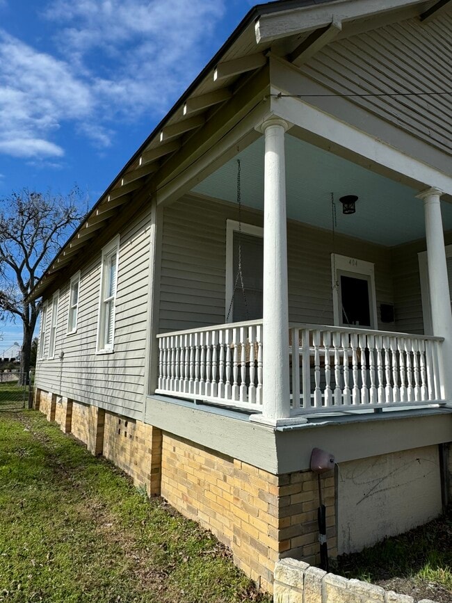 Photo - 404 Church St