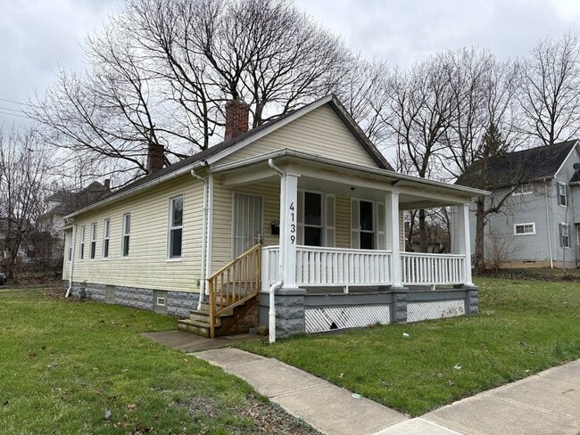 Building Photo - Three bedroom one bathroom single story home for rent