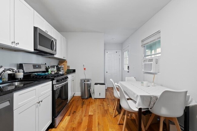 Photo - 442 W Fourth St Unit 1