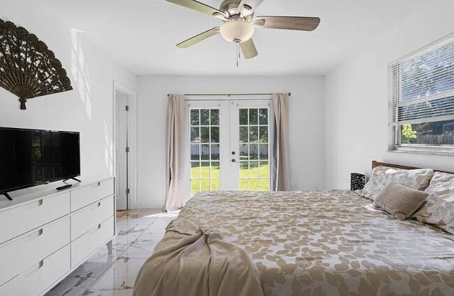 Photo - 733 SE Academy Ln