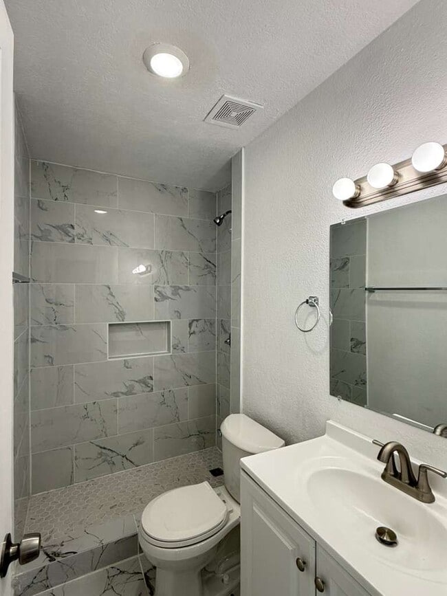 Photo - 5331 Bakersfield St