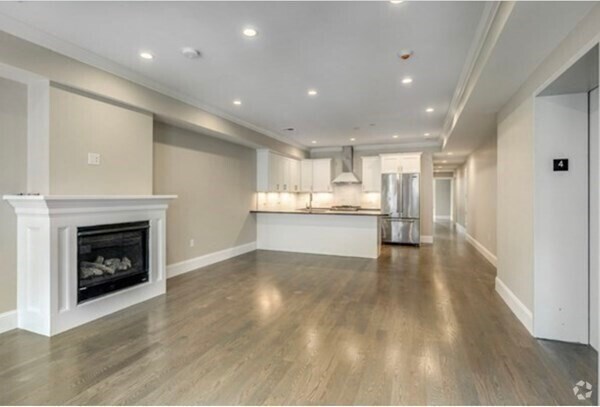 Building Photo - 205 W 8th St Unit 4 Rental