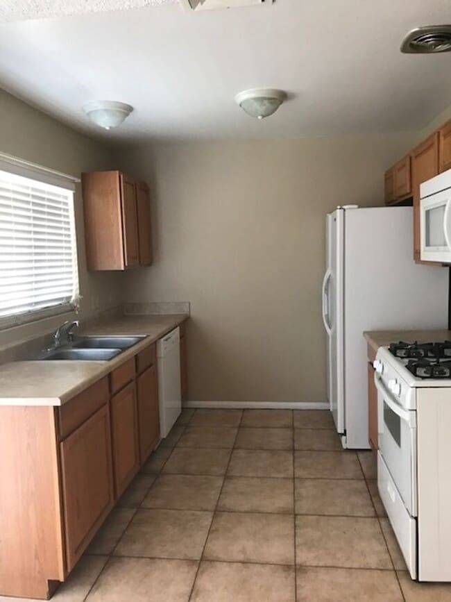 Photo - 4800 Woodlake Ave