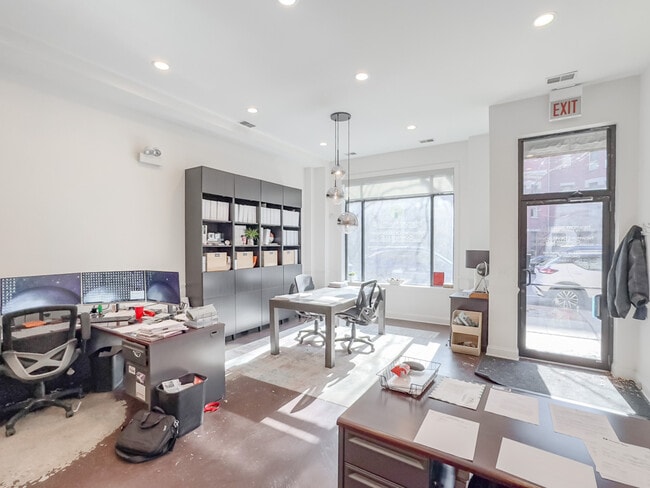 Photo - 1724 W Belmont Ave Unit tnoferotS