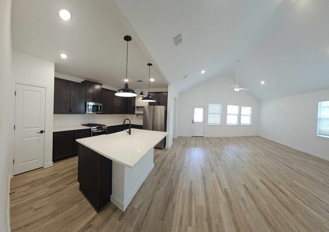 Photo - 4723 Bay Vista Dr