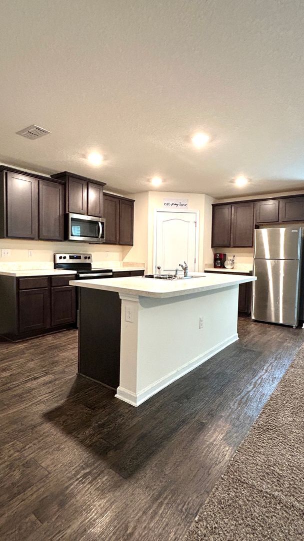 Photo - Fabulous 4 Bedroom 2 Bath in Pritchard Point