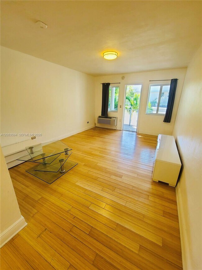 220 Collins Ave Unit 8B