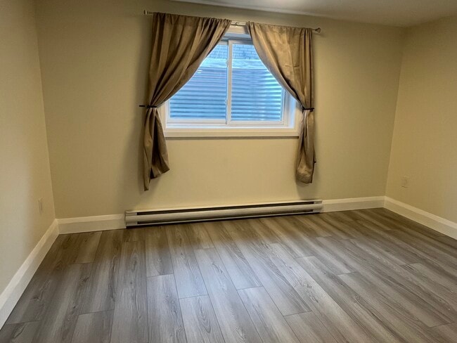 Building Photo - 944 Fairlawn Av Unit 2